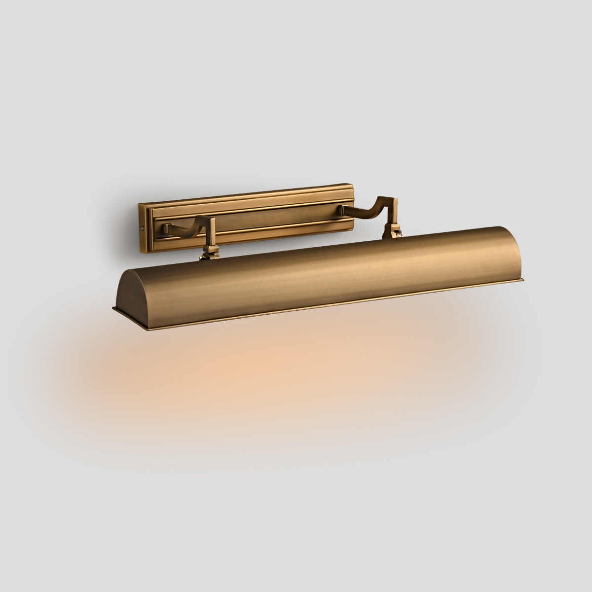 Antique Brass Picture Light 1 Front profile studio product shot of a 24 inch traditional antique brass art display light fixture casting a warm downward accent glow.